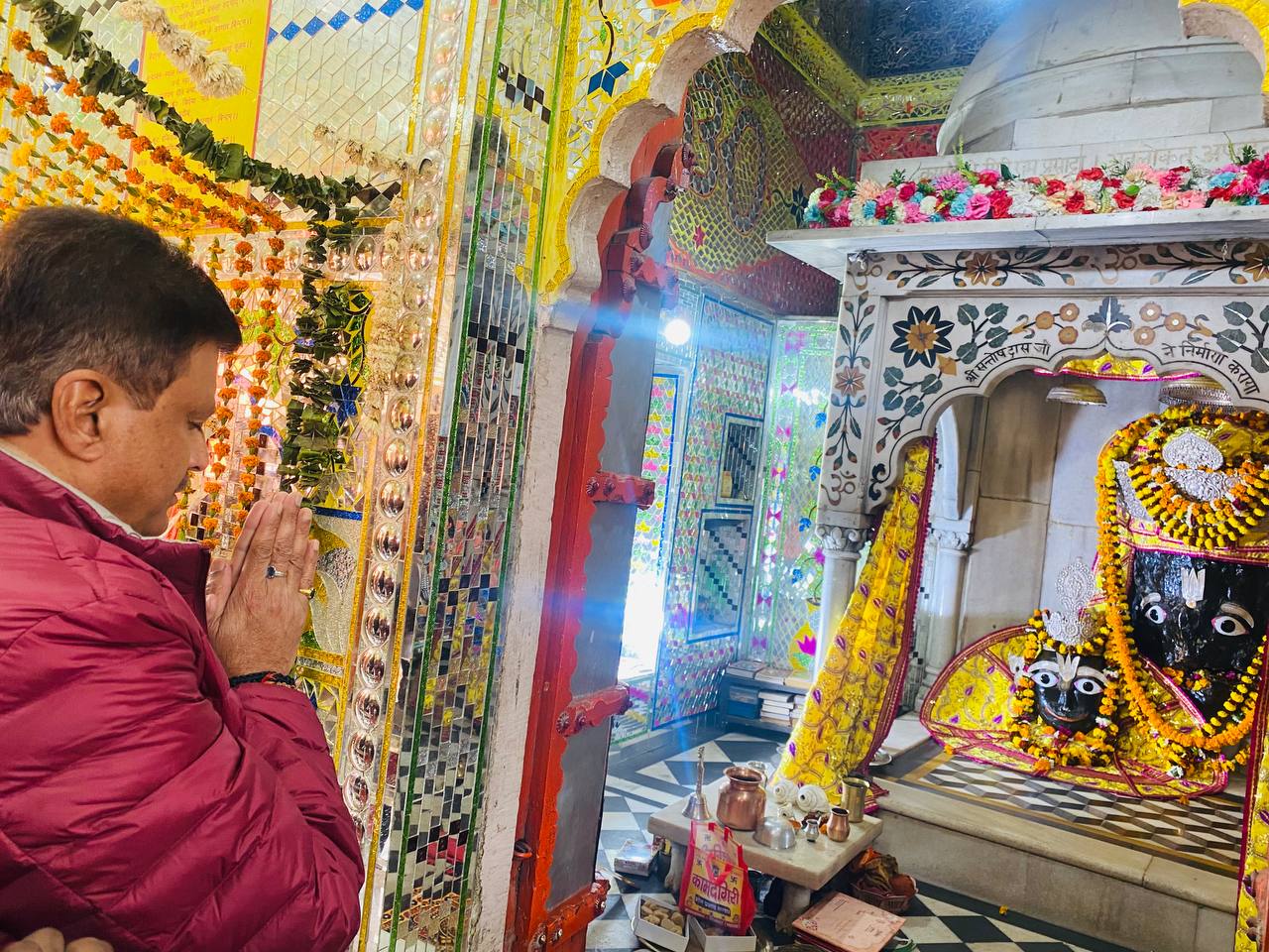 सांसद ने काशी में किए विश्वनाथ के दर्शन चित्रकूट में किए कामतानाथ के दर्शन-आंचलिक ख़बरें-मनीष गर्ग 1 WhatsApp Image 2023 01 03 at 5.54.24 PM