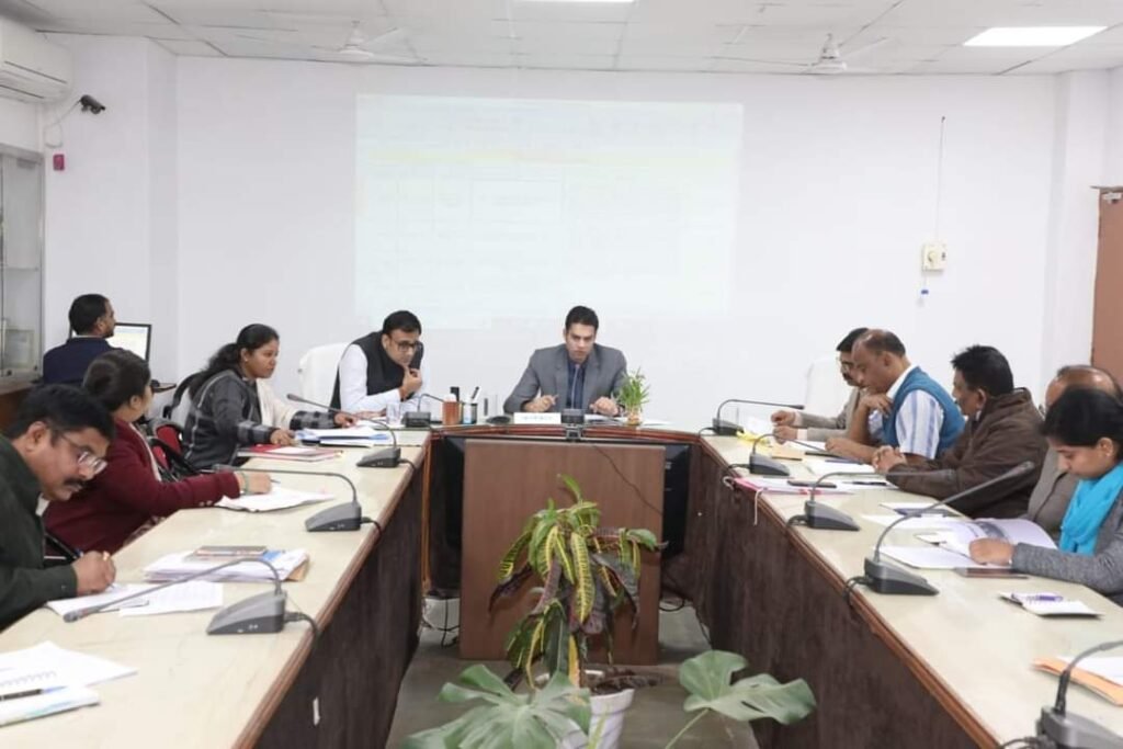 कलेक्टर अवि प्रसाद ने सी.एम. हेल्पलाइन की शिकायतों के निराकरण के दिए निर्देश-आंचलिक ख़बरें- रमेश कुमार पाण्डे 2 WhatsApp Image 2023 01 03 at 8.07.24 AM