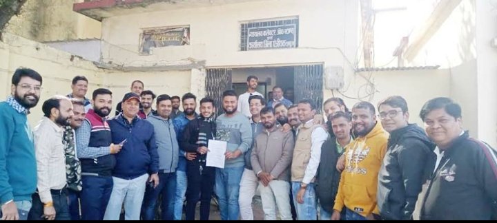 कलेक्टोरेट बगीचे में जिले के सेवा प्रदाताओं की महत्वपूर्ण बैठक हुई संपन्न, सर्वर में आ रहीं तकनीकी समस्याओं से कायों में आने वाली परेशानियों को लेकर जताया तीव्र विरोध-आंचलिक ख़बरें-राजेंद्र राठौर 1 WhatsApp Image 2023 01 05 at 2.07.14 PM 1