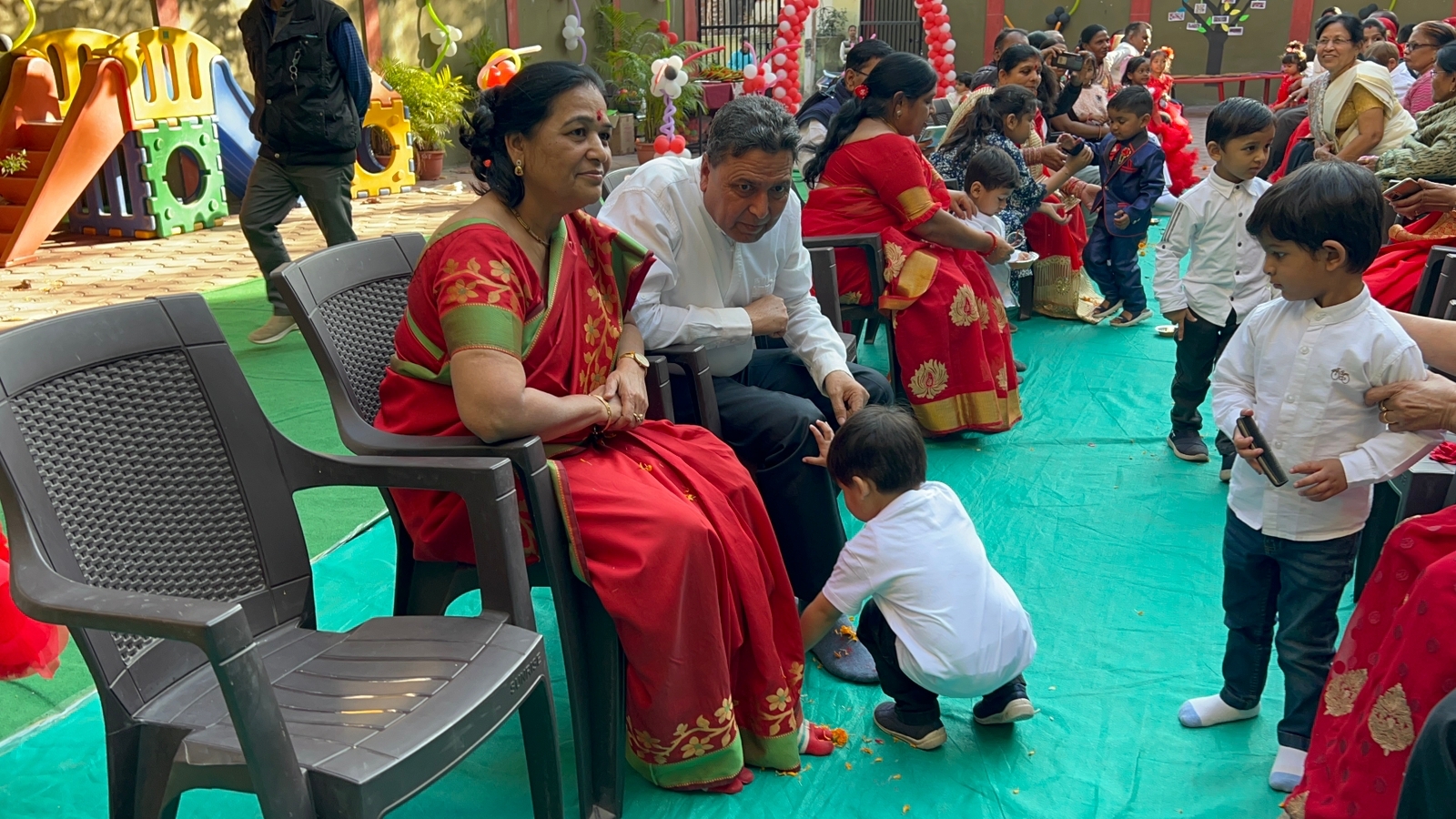 केशव बेबीस ऑफिस में ग्रैंड पैरेंट्स डे का रंगारंग आयोजन-आंचलिक ख़बरें-राजेंद्र राठौर 1 WhatsApp Image 2023 01 17 at 6.50.55 PM