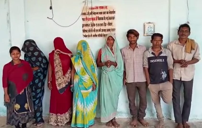 विजयराघवगढ़ के उबरा के मजदूरों ने जताया कलेक्टर श्री प्रसाद का आभार-आंचलिक ख़बरें- रमेश कुमार पाण्डे 1 WhatsApp Image 2023 01 30 at 6.55.58 AM