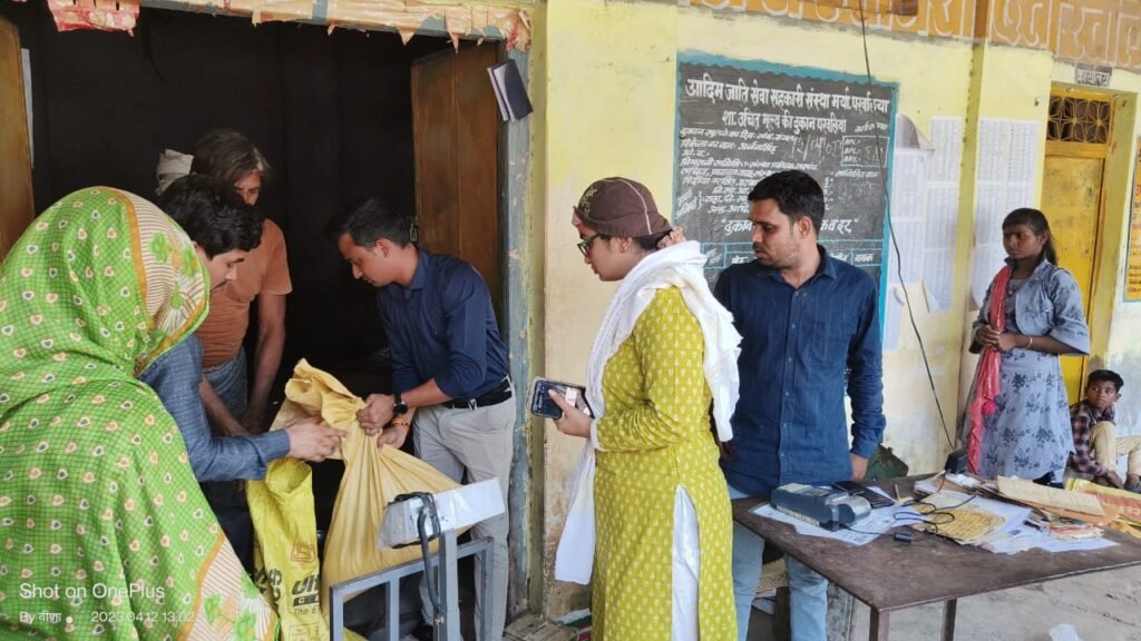 कलेक्टर द्वारा विकासखण्ड थांदला का भ्रमण 2 WhatsApp Image 2023 04 13 at 53832 PM 1