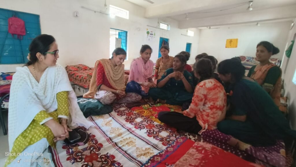 कलेक्टर द्वारा विकासखण्ड थांदला का भ्रमण 3 WhatsApp Image 2023 04 13 at 53832 PM