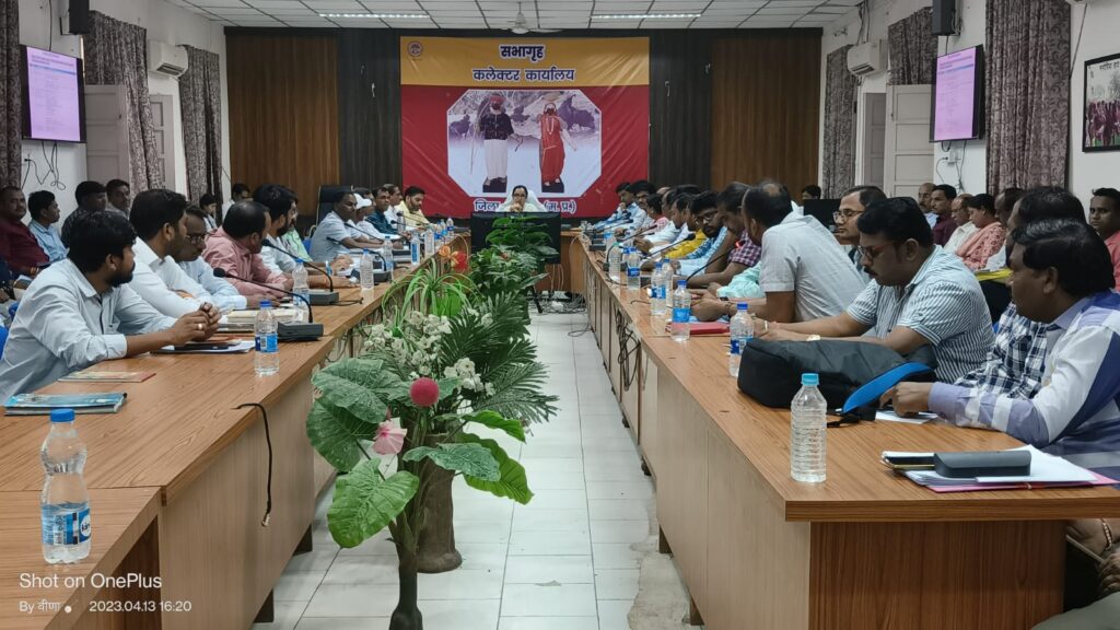 निर्माण कार्यों को उच्च गुणवत्तापूर्ण एवं समय सीमा में पूर्ण करें - कलेक्टर 2 WhatsApp Image 2023 04 14 at 45135 PM