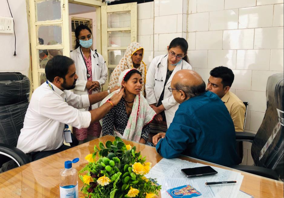 जिला चिकित्सालय मध्य प्रदेश झाबुआ में कैंसर मरिजो हेतु निःशुल्क चिकित्सा परामर्श शिविर का आयोजन 2 WhatsApp Image 2023 04 29 at 35513 PM