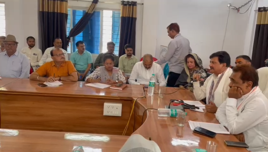 प्रधानमंत्री के आगमन के मद्देनजर व्यवस्थाओं पर बैठक 1 lisyta