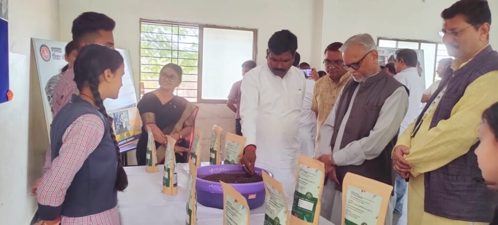 सांसदों ने प्रेरणा प्रवास के अंतर्गत मध्य प्रदेश के झाबुआ अंचल का भ्रमण कर अवलोकन किया 3 WhatsApp Image 2023 05 01 at 44513 PM