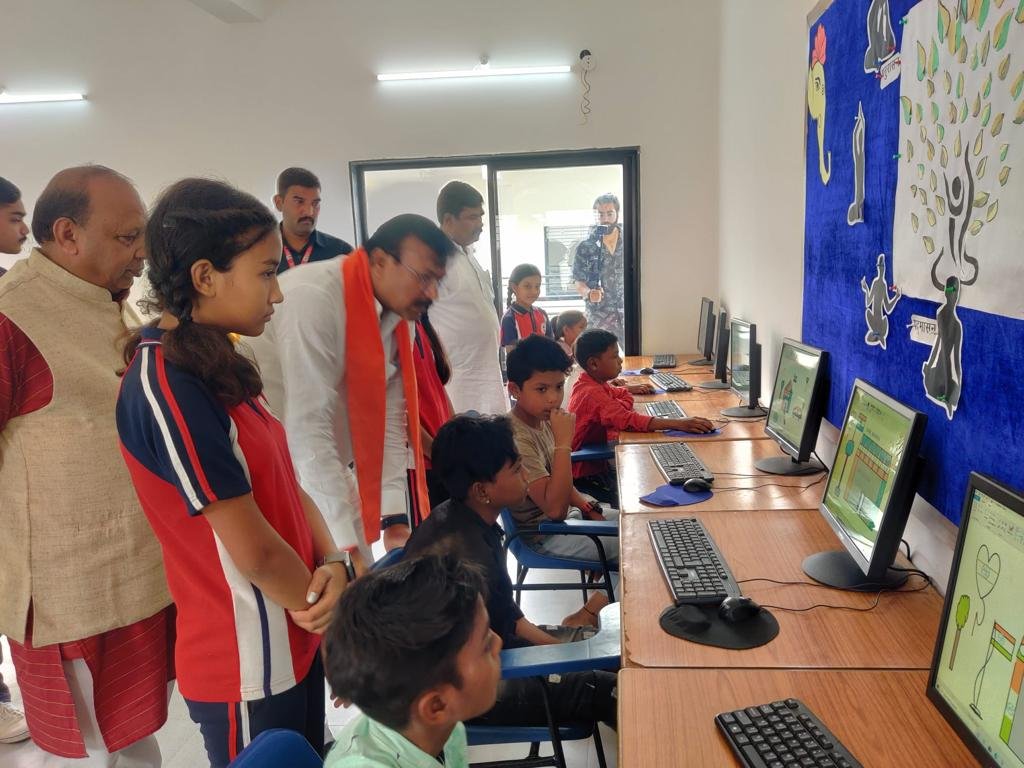 सांसदों ने प्रेरणा प्रवास के अंतर्गत मध्य प्रदेश के झाबुआ अंचल का भ्रमण कर अवलोकन किया 2 WhatsApp Image 2023 05 01 at 44515 PM