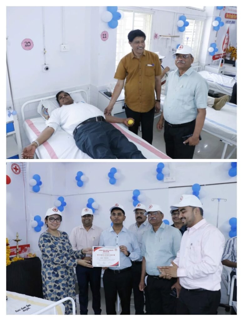 झाबुआ मध्य प्रदेश में रेडक्रॉस समिति द्वारा स्वैच्छिक रक्तदान शिविर का आयोजन 2 WhatsApp Image 2023 05 08 at 54428 PM
