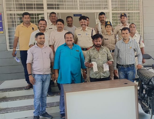 झाबुआ मध्य प्रदेश में 10 ग्राम ब्राउन शुगर के साथ आरोपी गिरफ्तार 1 WhatsApp Image 2023 06 11 at 33841 PM