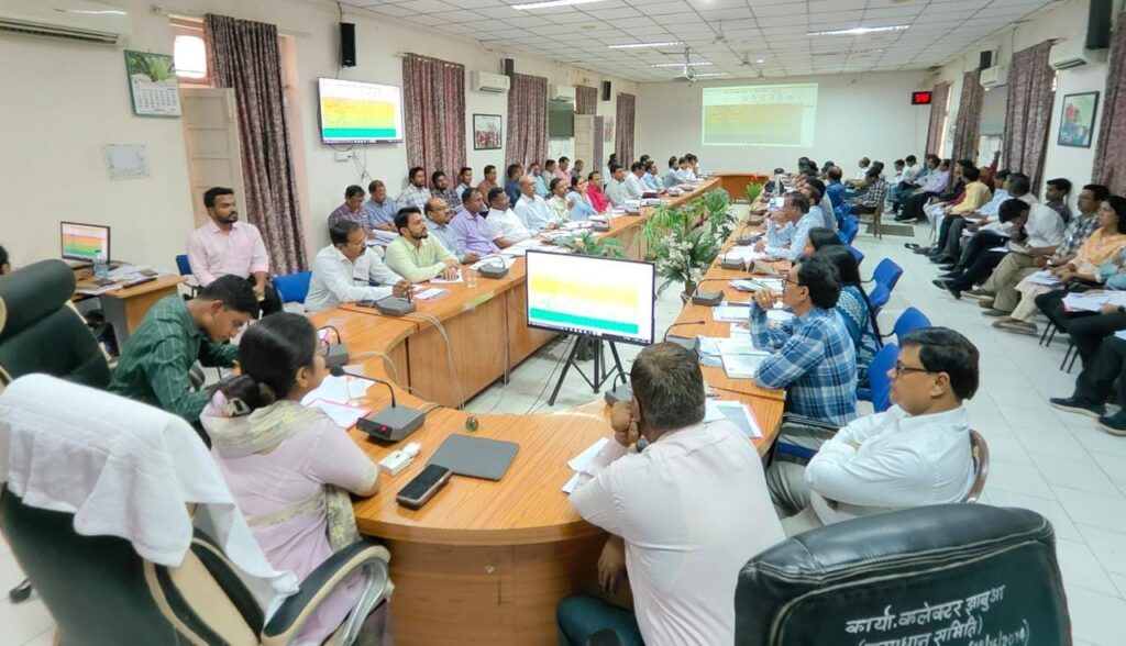 झाबुआ मध्य प्रदेश में समयावधि पत्रों की समीक्षा बैठक आयोजित 2 WhatsApp Image 2023 06 13 at 63226 PM 1