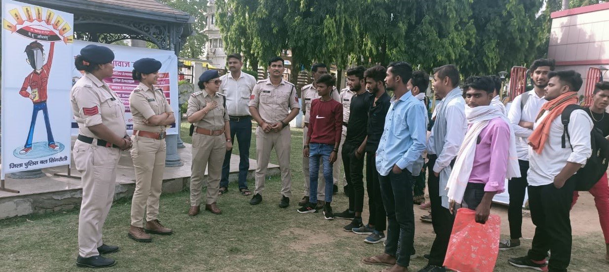 मध्य प्रदेश के सिंगरौली में ‘‘अभिमन्यु‘‘ अभियान के तहत पुलिस अधीक्षक यूसुफ कुरैशी के निर्देशन में जन जागरूकता अभियान का आयोजन 5 WhatsApp Image 2023 06 20 at 83529 PM 1