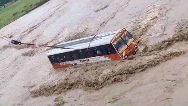 bus in river 1690015553