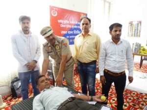 Police Flag-Day के अवसर पर शहीदों की याद में लगाया गया Blood Donation Camp 3 पुलिस जवानों ने शहीदों की याद में रक्तदान किया