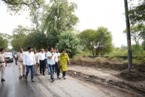 ग्रामीण दिल्ली में निरीक्षण के दौरान PWd मंत्री आतिशी