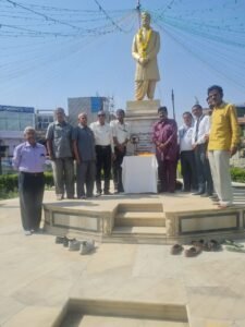 आनन्दीलाल पोदार की प्रतिमा पर माल्यार्पण एवं दीप प्रज्वलन किया