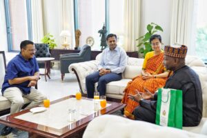 Bharat में Nigeria के High Commissioner Ahmed Sule ने CM केजरीवाल से मुलाकात की 2 Ahmed Sule, CM केजरीवाल, Education Minister Atishi मुलाकात के दौरान