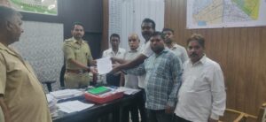 पटाखा व्यापारियों ने ACP से Cracker Licence दिक्कतों के बारे में बताया 2 WhatsApp Image 2023 10 07 at 100630 AM
