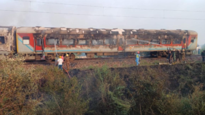 Patalkot Express Train में लगी भीषण आग 3 पातालकोट एक्स्प्रेस