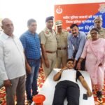 Blood Donation Camp में रक्त दान