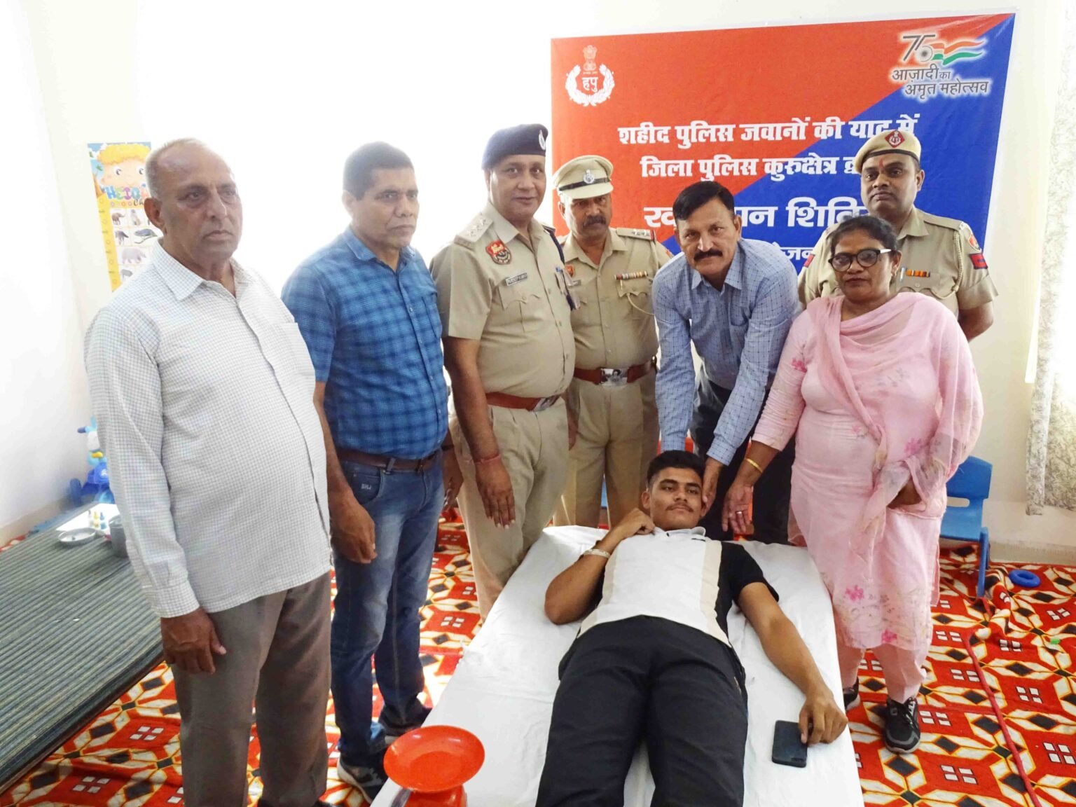 Blood Donation Camp में रक्त दान