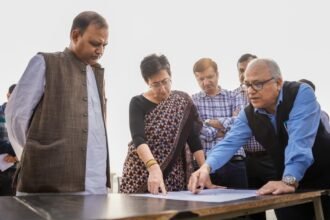 दिल्ली जल मंत्री आतिशी ने किया निरीक्षण