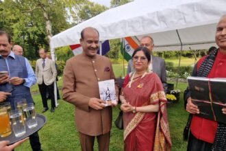 स्वदेश और विदेश