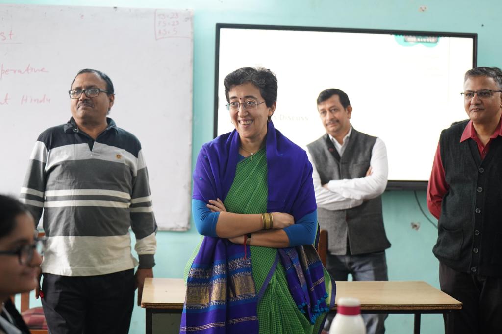 Education Minister Atishi  का स्कूल दौरा