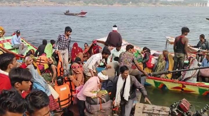 पांच दिवसीय पंचक्रोशी यात्रा दूसरे पड़ाव पर सनावद से Toksar के लिए रवाना 3 WhatsApp Image 2023 11 24 at 17.05.17 1