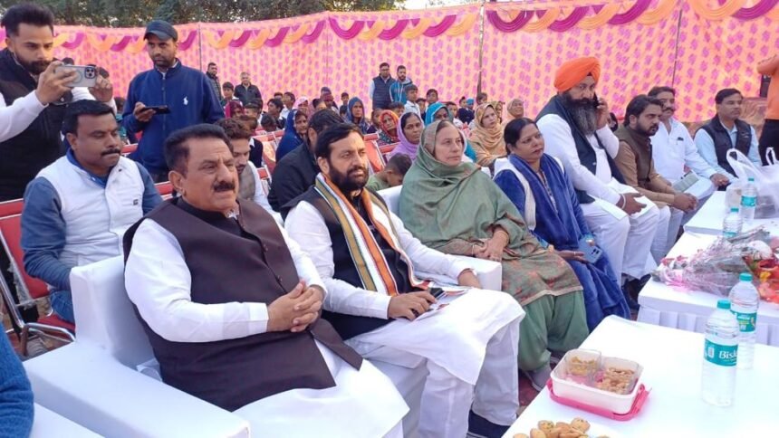 Naib Singh Saini ने आमजन को सरकारी योजनाओं का लाभ उठाने के लिए किया प्रेरित 1 Naib Singh Saini ने प्रदर्शनी का अवलोकन किया