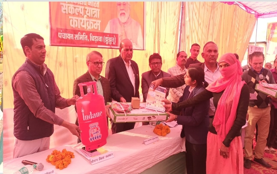 District Collector एवं संभागीय आयुक्त ने किया ‘‘विकसित भारत संकल्प यात्रा‘‘ के शिविरों का निरीक्षण 2 AddText 12 21 06.54.48 2 e1703236423962