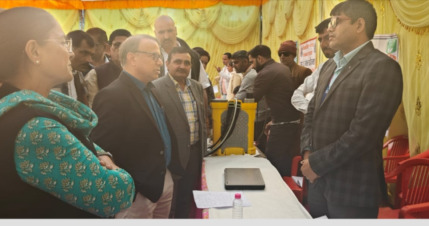 DistrictCollector ने संकल्प यात्रा का निरीक्षण किया 1 DistrictCollector द्वारा संकल्प यात्रा का निरीक्षण