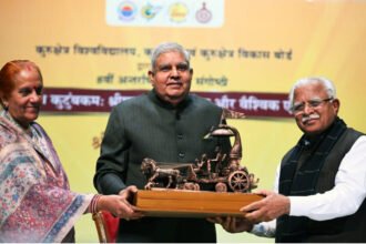 Vice President ने की CM मनोहर लाल के व्यक्तित्व की सराहना