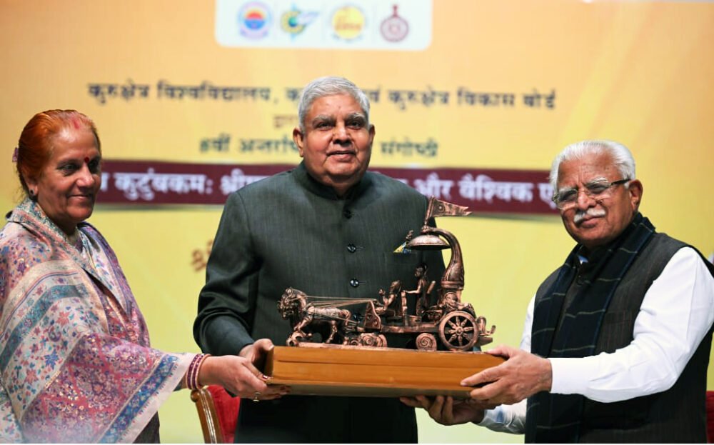 Vice President ने की CM मनोहर लाल के व्यक्तित्व की सराहना