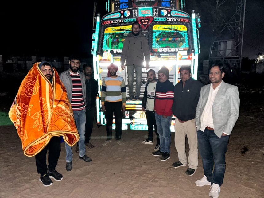 Cow Protection दल ने गाय को गौतस्करों से मुक्त कराया