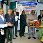 Lions Club द्वारा निशुल्क सिलाई मशीन वितरण