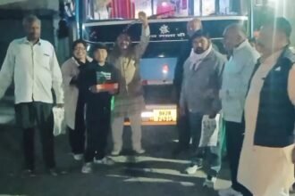 Devotees का एक जत्था गंगा सागर यात्रा के लिए रवाना