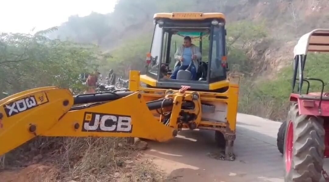 Encroachment हटाने जेसीबी मशीन से अतिक्रमण हटाने की कार्यवाही 