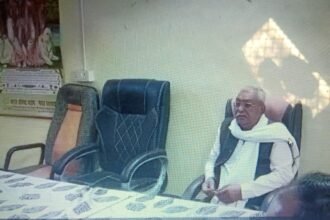 ग्राम Pradhan पति सुभाष सिंह