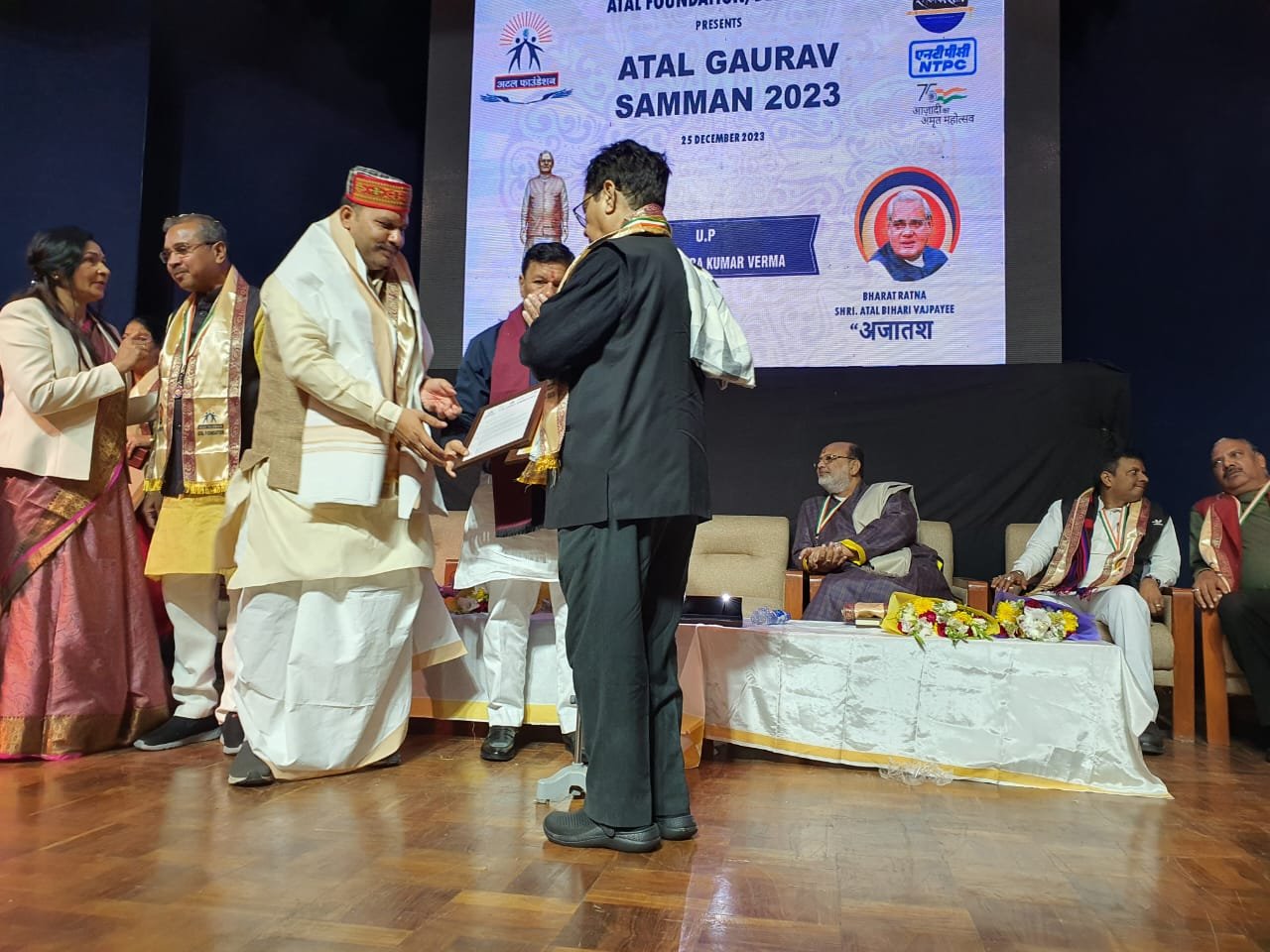 Atal Gaurav Samman-2023 से सम्मानित नरेन्द्र वर्मा