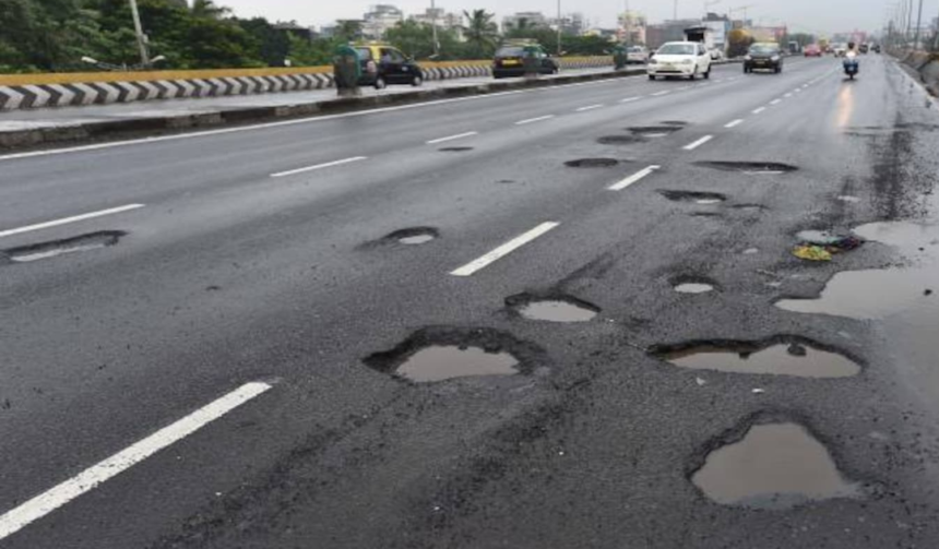 Delhi में Poor Road Condition को लेकर PWD मंत्री आतिशी ने प्रधान सचिव PWD को लगाई फटकार 1 Poor Road condition पर PWD मंत्री आतिशी ने लिया Action