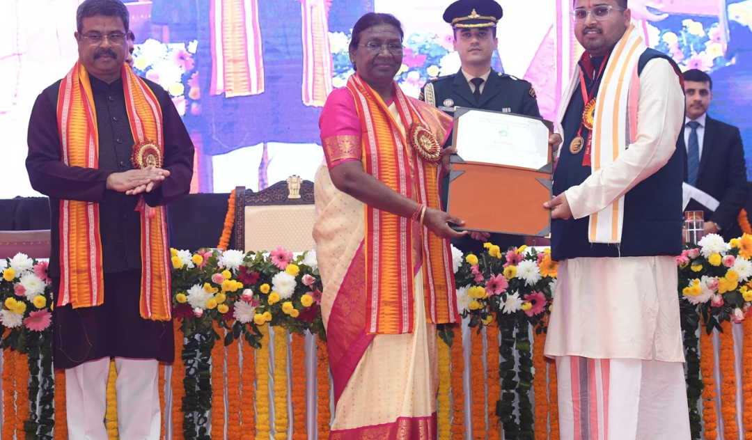 President ने श्री लाल बहादुर शास्त्री राष्ट्रीय संस्कृत विश्वविद्यालय के प्रथम दीक्षांत समारोह में भाग लिया