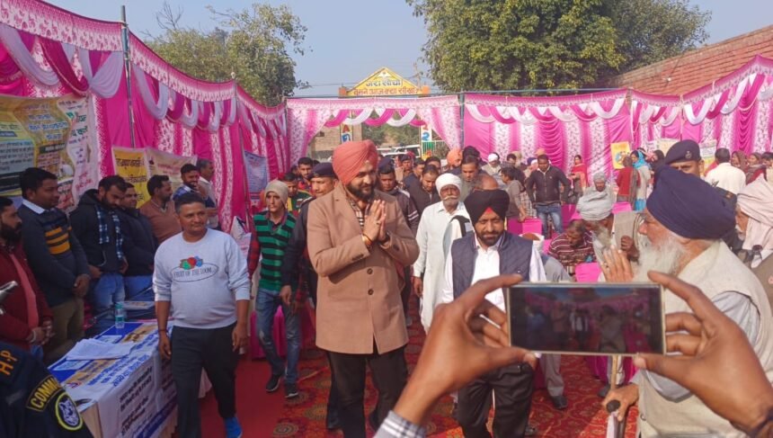 Government Schemes का सीधा लाभ लोगों को मिल रहा