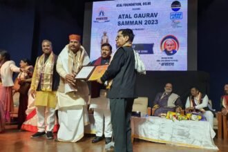 Atal Gaurav Samman-2023 से सम्मानित नरेन्द्र वर्मा