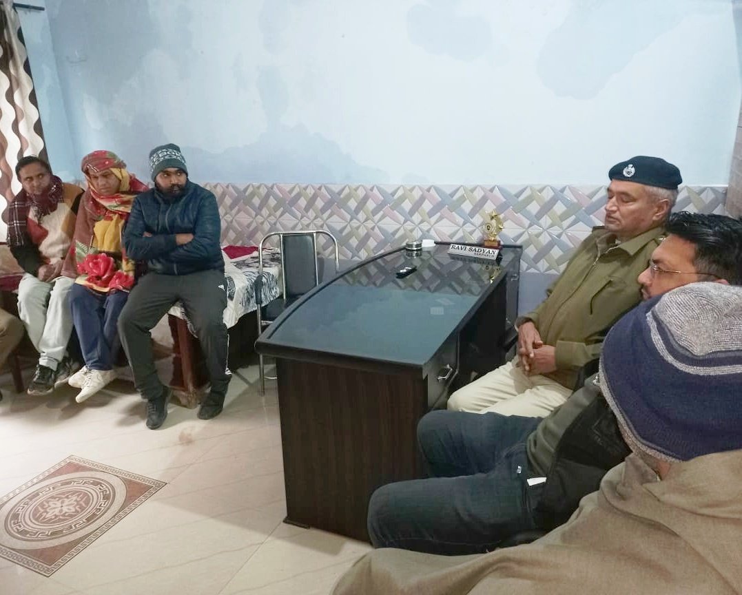 Drugs के खिलाफ जिला पुलिस का जन संपर्क अभियान जारी 2 Drugs के खिलाफ जिला पुलिस का जन संपर्क अभियान के तहत जानकारी दी