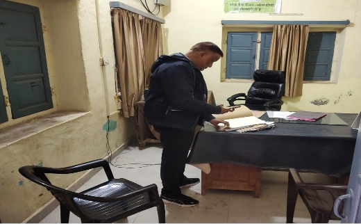जिला कलेक्टर Bachanesh Kumar Agarwal लेट लतीफ आने वाले अधिकारी कर्मचारियों पर सख्त 2 Bachanesh Kumar Agarwal लेट लतीफ आने वाले अधिकारी कर्मचारियों पर सख्त