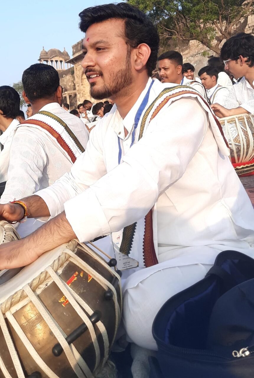 Gwalior के तानसेन समारोह में बड़वाह युवा तबला वादक ने दी प्रस्तुति 1 Gwalior के तानसेन समारोह में युवा तबला वादक ने दी प्रस्तुति