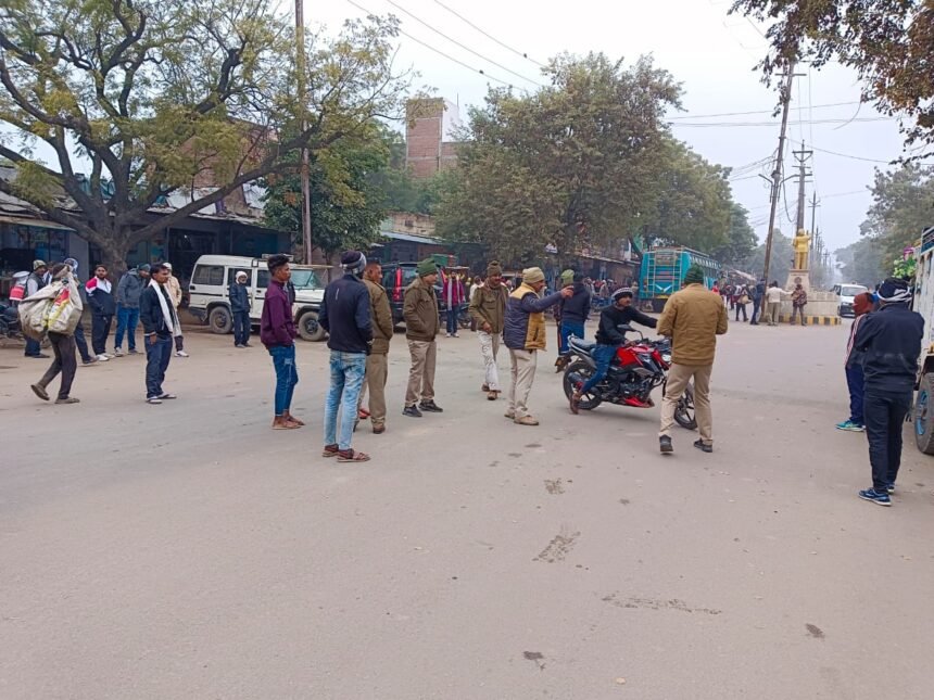 पुलिस ने चलाया Vehicle Checking अभियान 1 पुलिस ने चलाया Vehicle Checking अभियान