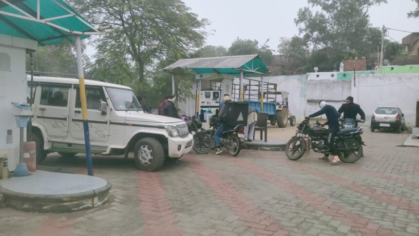 सरकार के फरमान के बाद भारी वाहन चालकों की Strike का दिखने लगा असर 1 वाहन चालकों की Strike का दिखने लगा असर