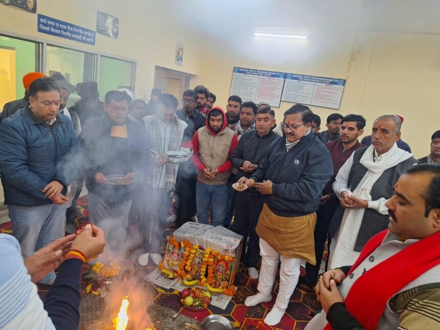 Subhash Chandra हरियाणा विद्युत प्रसारण निगम लिमिटेड 220 kv पावर हाउस द्वारा हवन यज्ञ पर पहुंचे 1 Subhash Chandra पावर हाउस द्वारा हवन यज्ञ पर पहुंचे